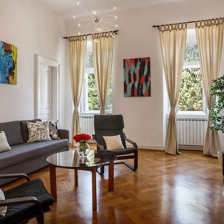 Amphitheatre Premium Apartment With Seaview Пула Екстериор снимка