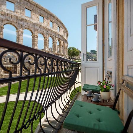 Amphitheatre Premium Apartment With Seaview Пула Екстериор снимка