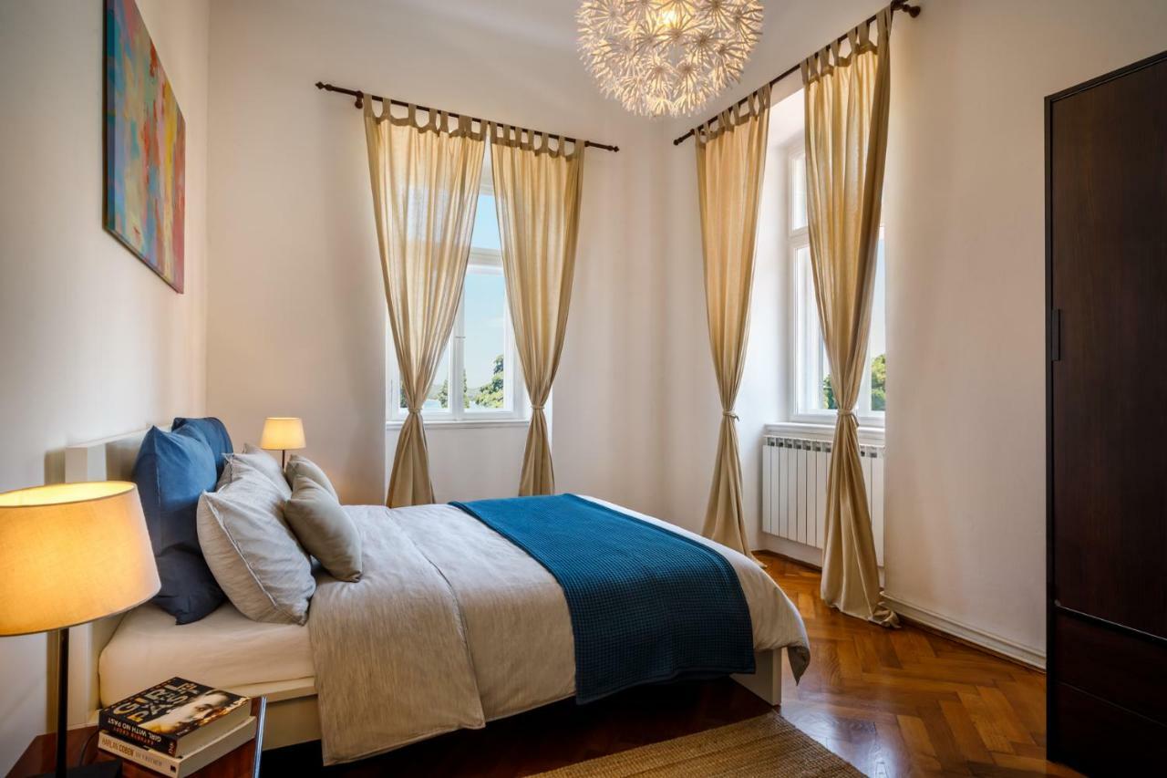 Amphitheatre Premium Apartment With Seaview Пула Екстериор снимка
