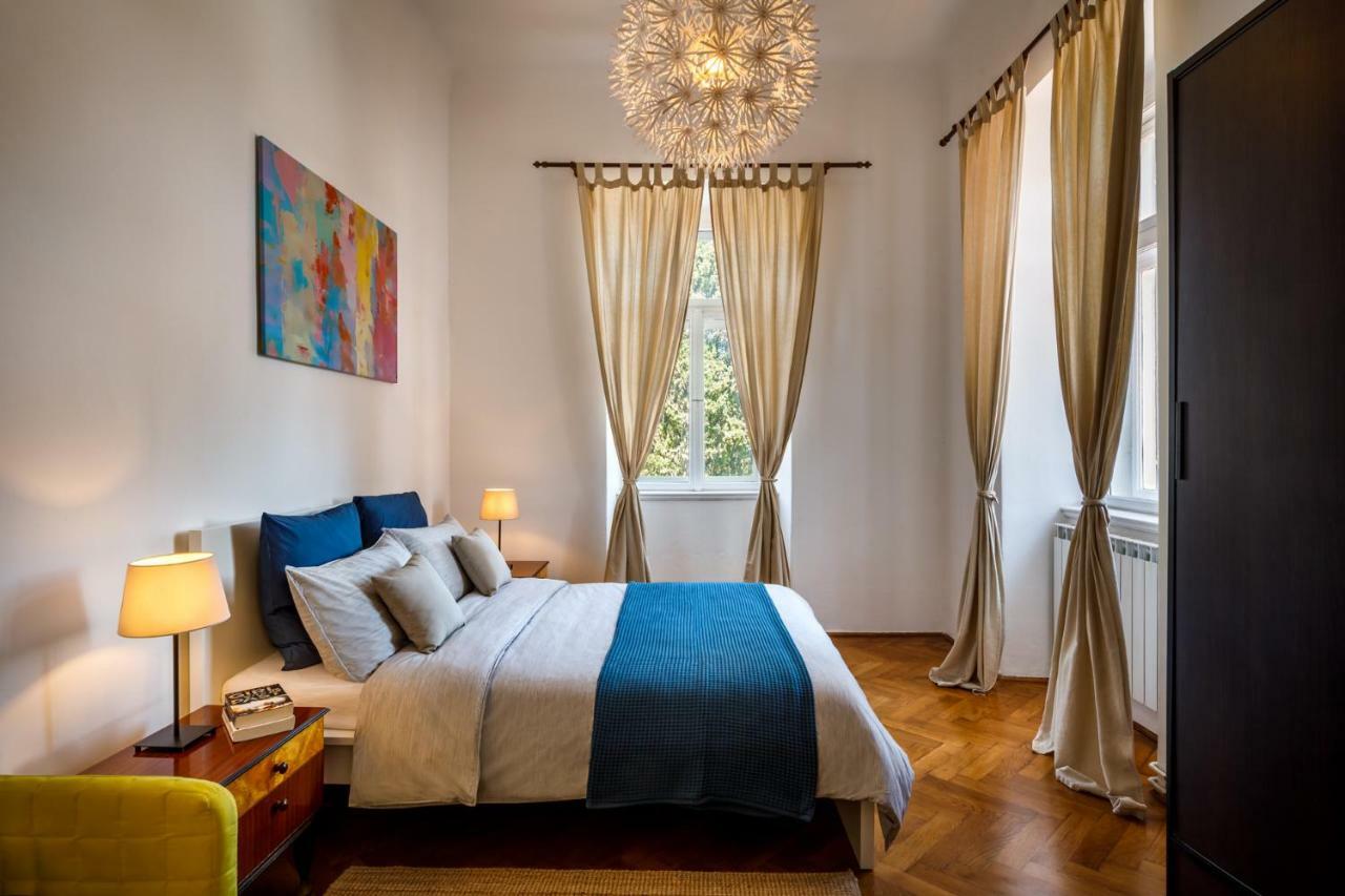 Amphitheatre Premium Apartment With Seaview Пула Екстериор снимка